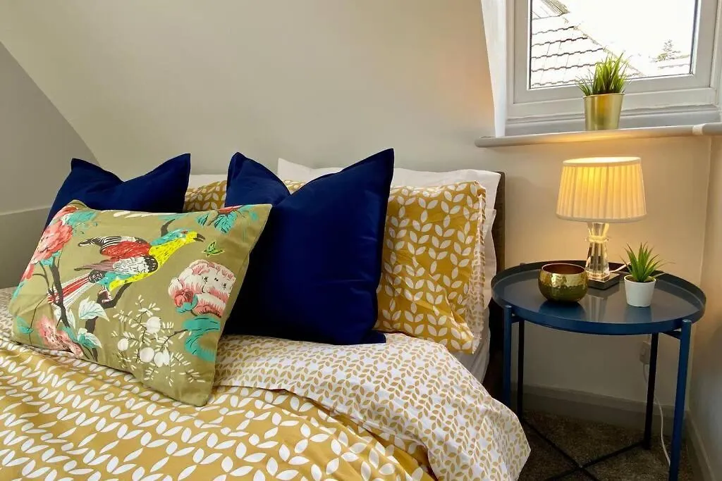 Beachside Bliss: Stylish Apartment near Bournemouth 0*,  United Kingdom