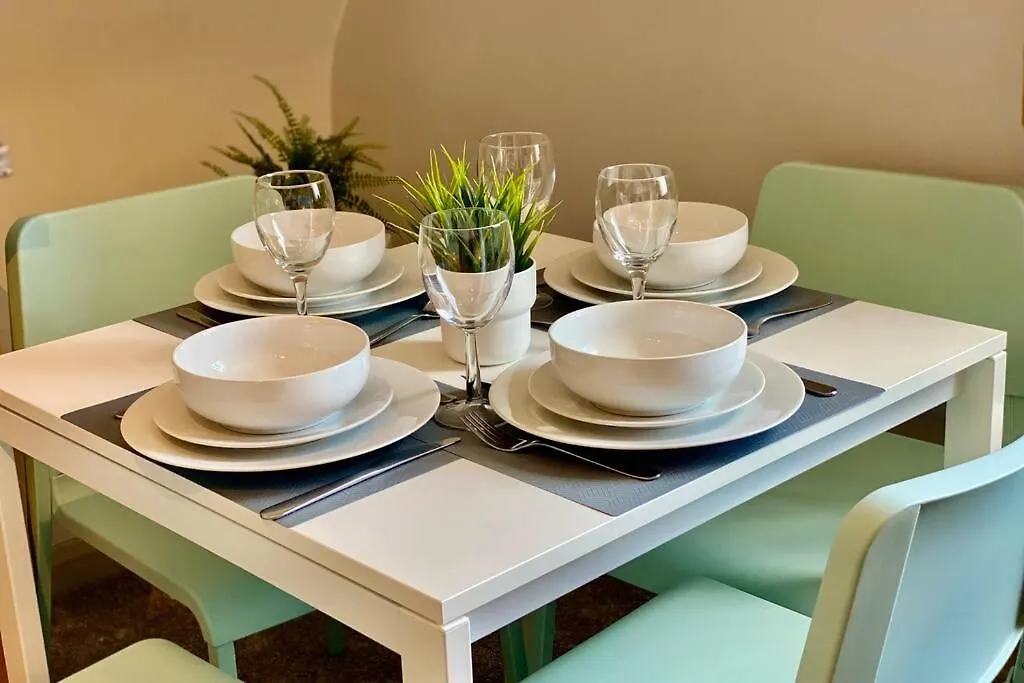 Beachside Bliss: Stylish Apartment near Bournemouth