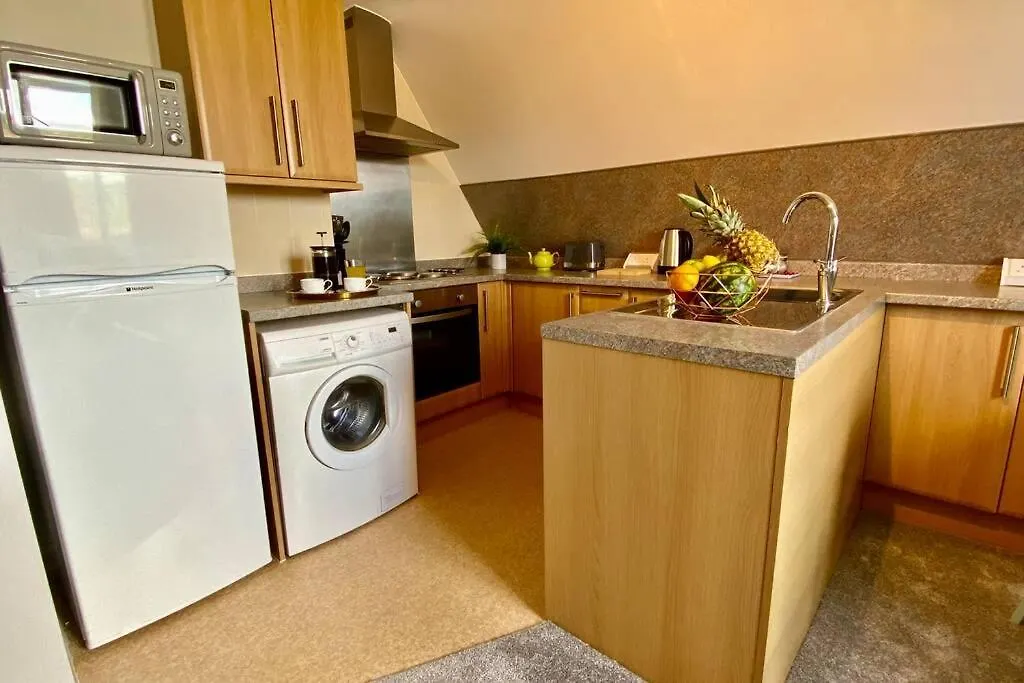 Beachside Bliss: Stylish Apartment near Bournemouth